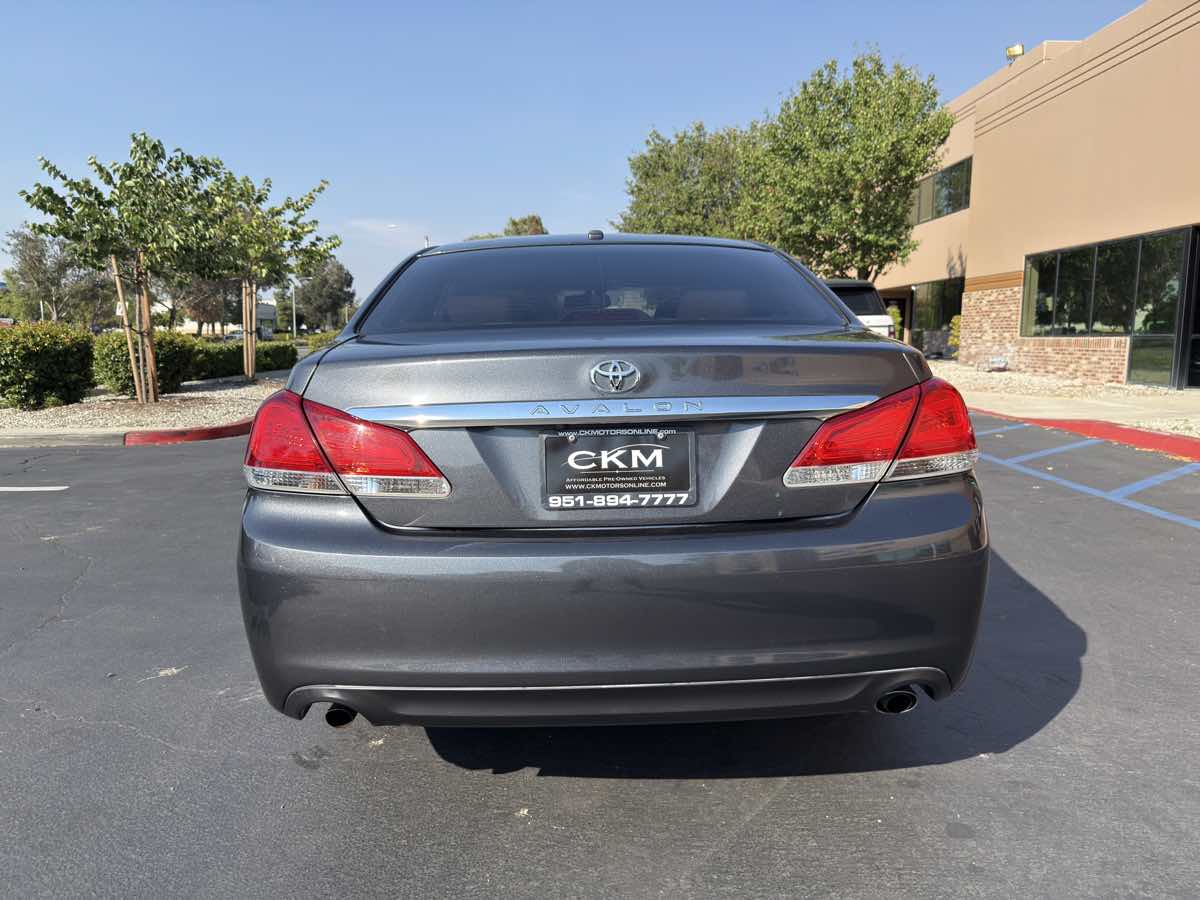 2011 Toyota Avalon photo 11