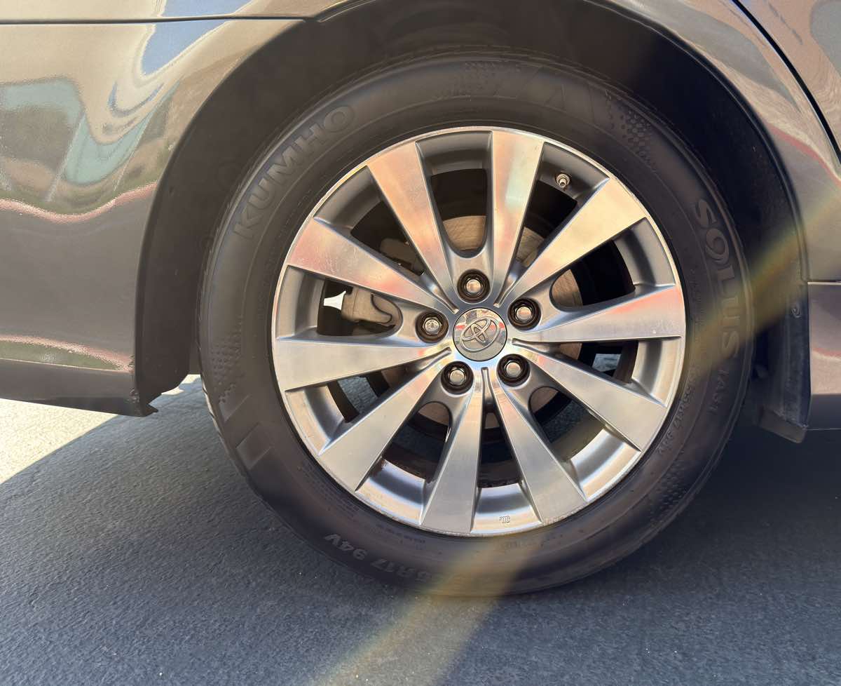 2011 Toyota Avalon photo 16