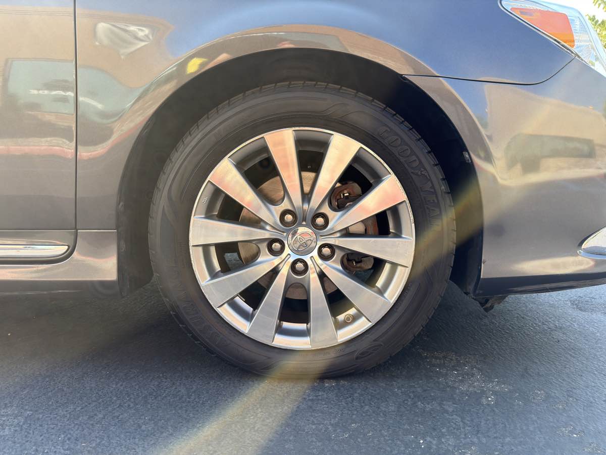 2011 Toyota Avalon photo 17