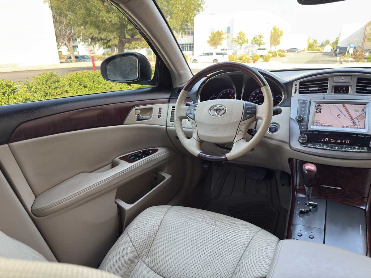 2011 Toyota Avalon photo 25