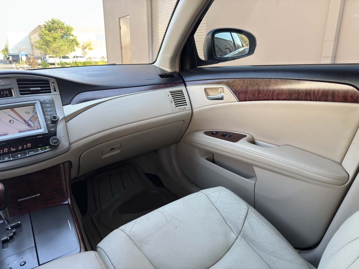 2011 Toyota Avalon photo 26