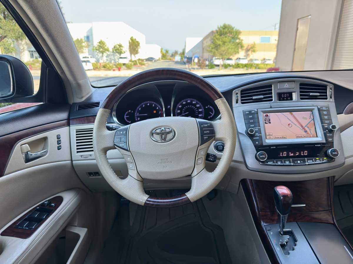 2011 Toyota Avalon photo 29