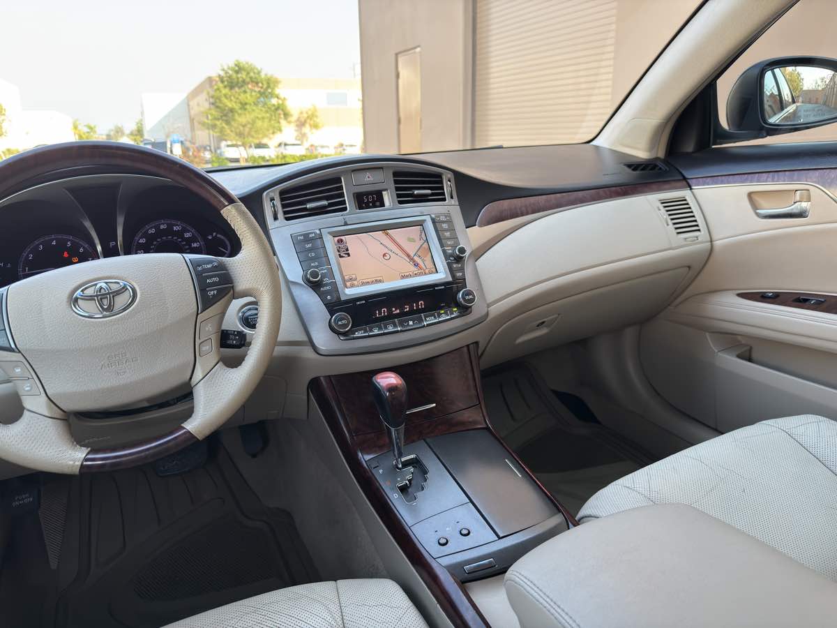 2011 Toyota Avalon photo 30