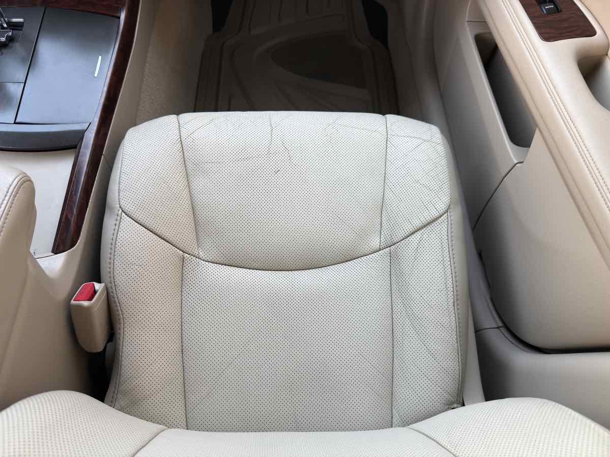 2011 Toyota Avalon photo 32
