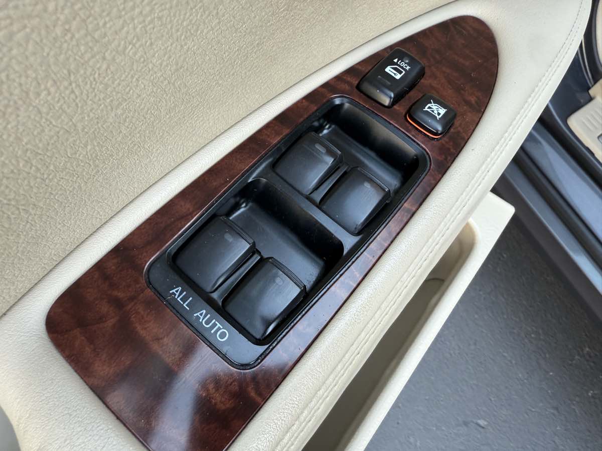 2011 Toyota Avalon photo 36