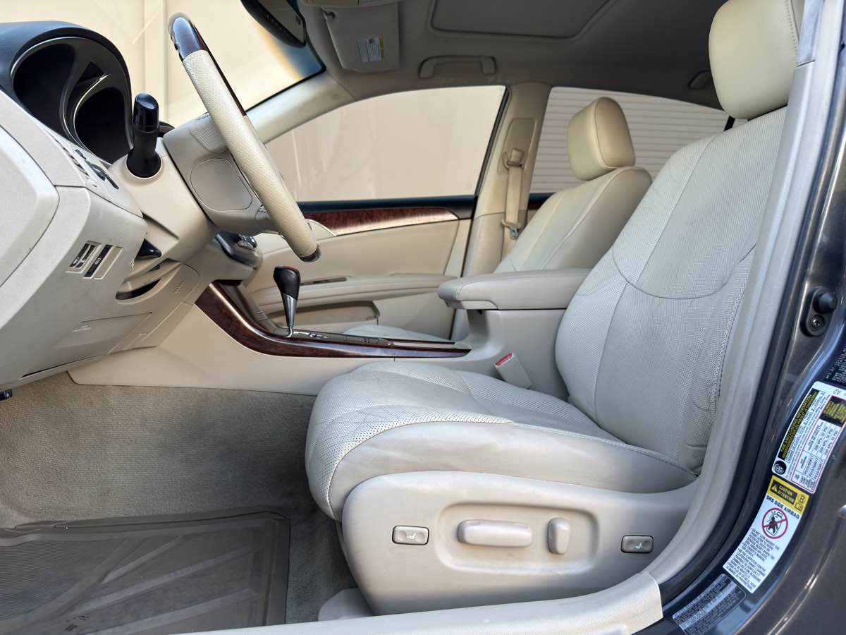 2011 Toyota Avalon photo 37