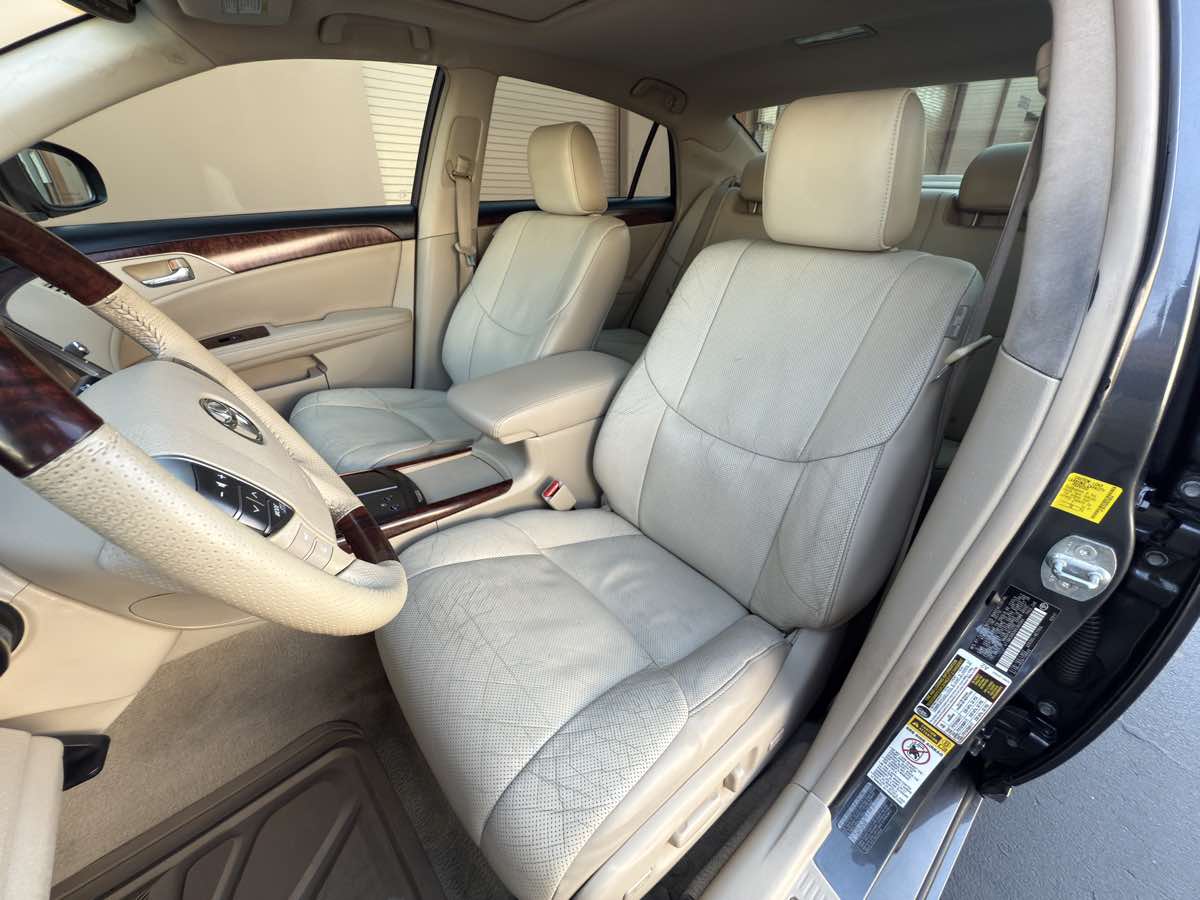 2011 Toyota Avalon photo 39