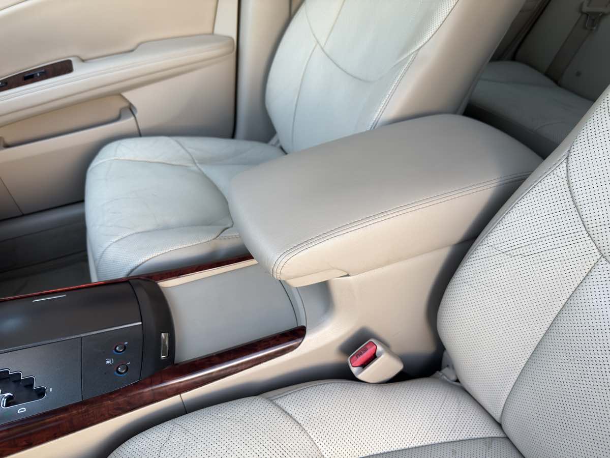 2011 Toyota Avalon photo 40