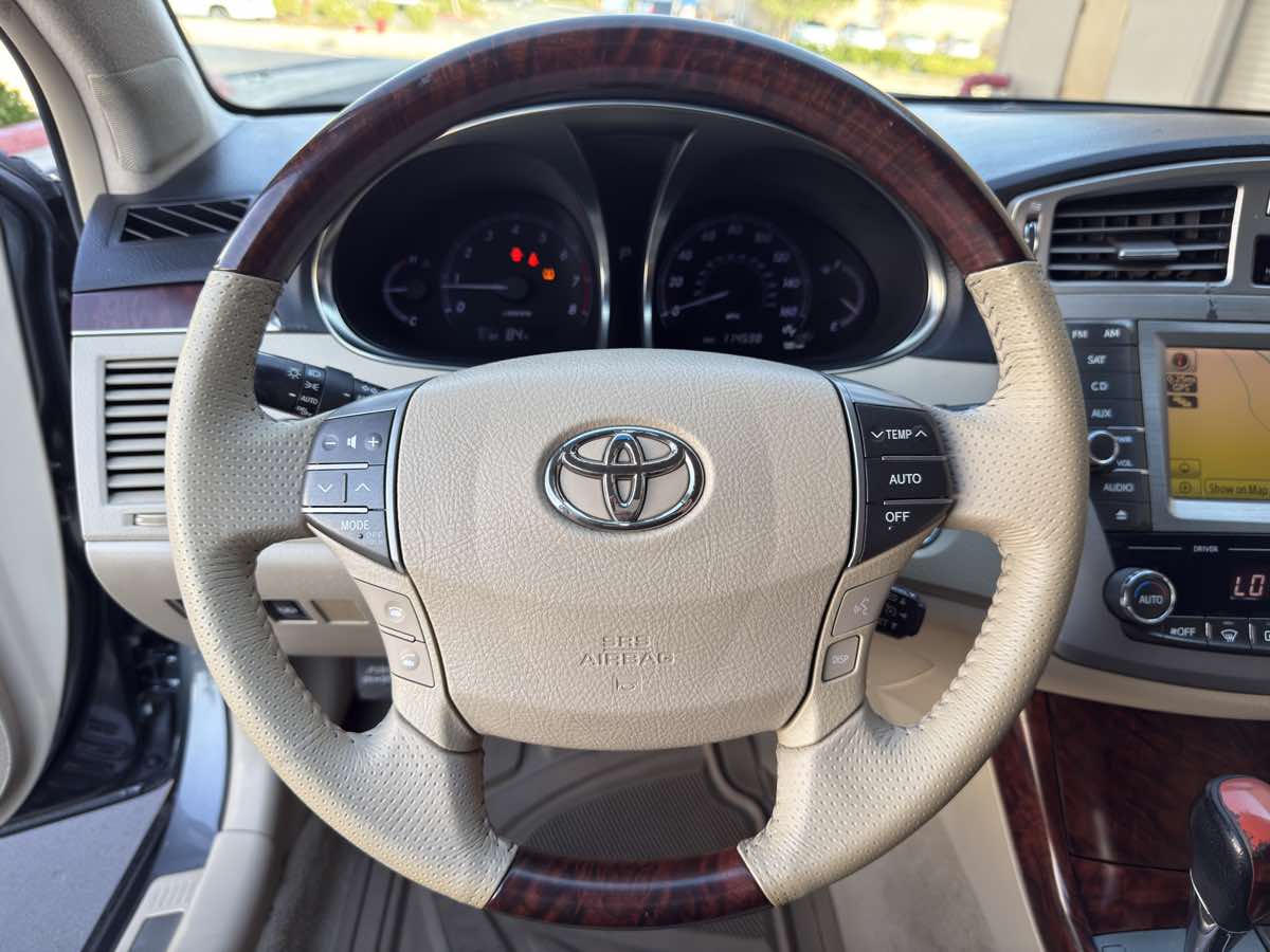 2011 Toyota Avalon photo 42