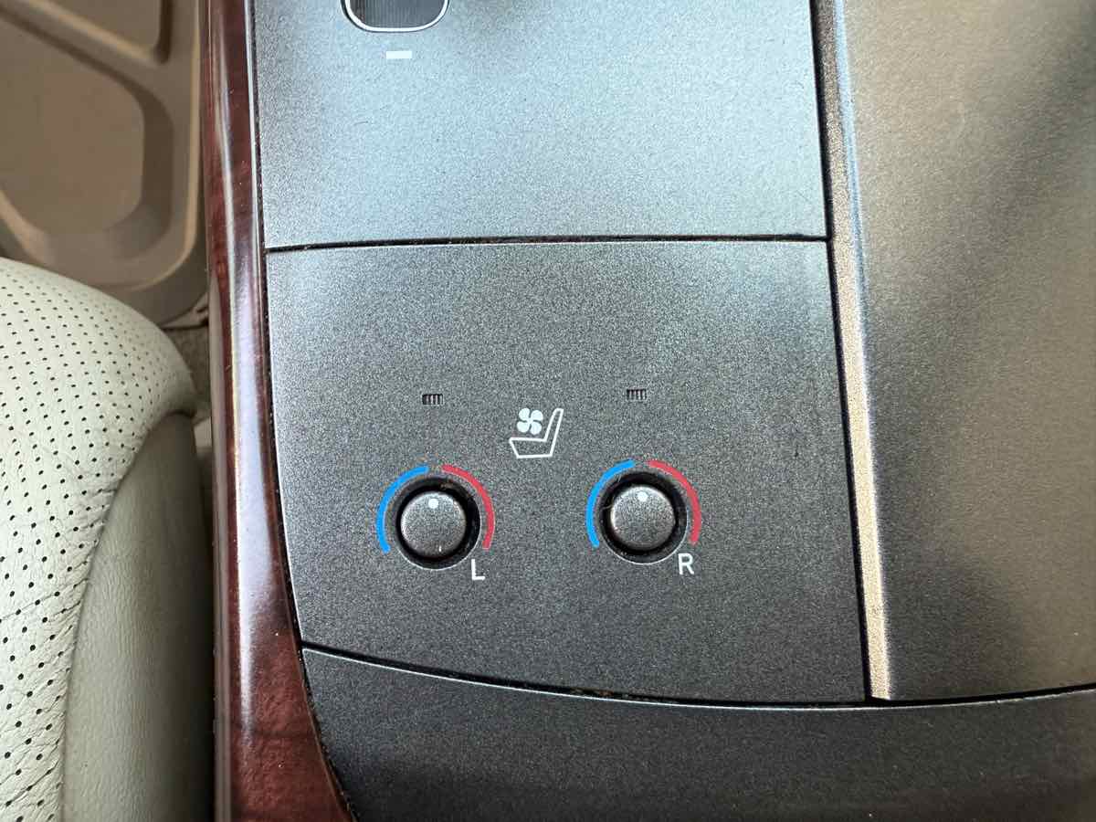 2011 Toyota Avalon photo 47