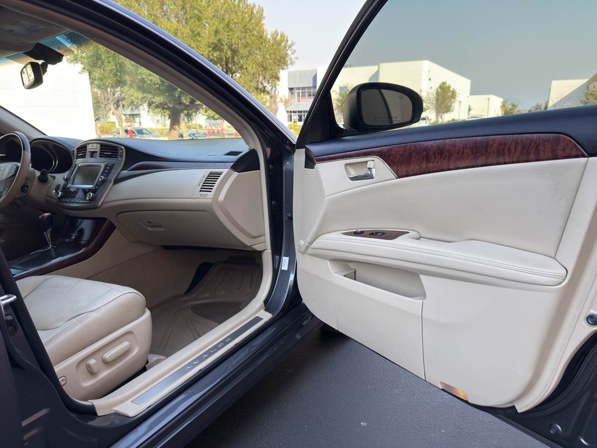 2011 Toyota Avalon photo 49