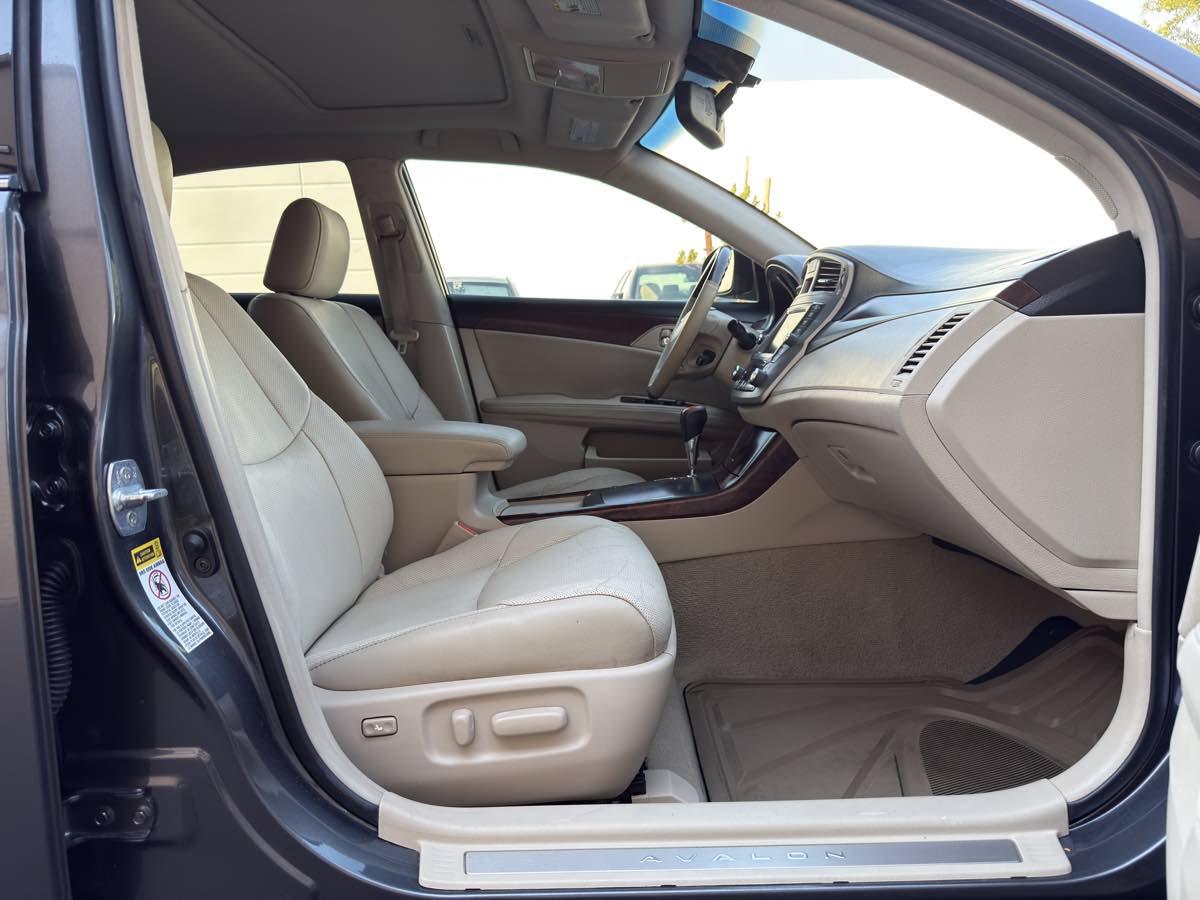 2011 Toyota Avalon photo 51