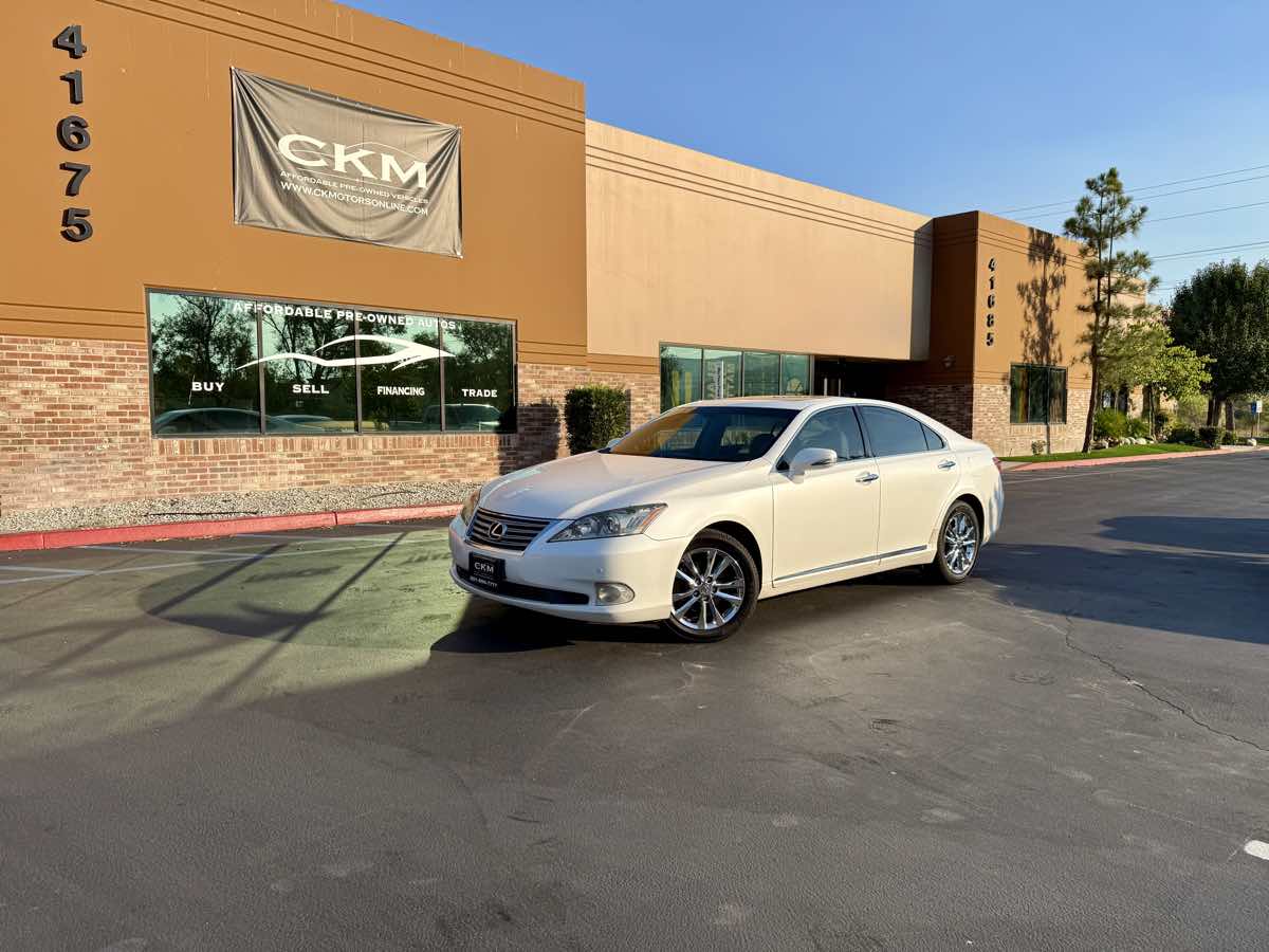 2011 Lexus ES 350 photo 2