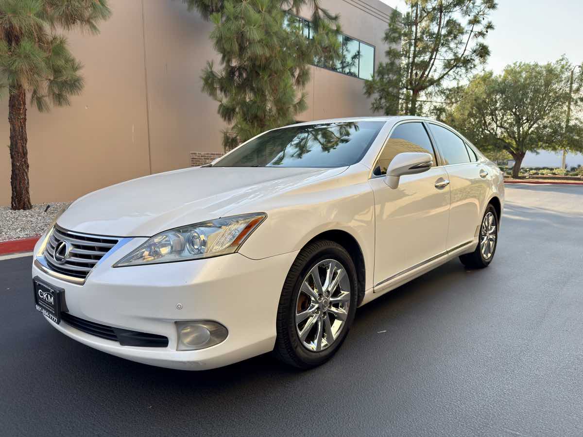 2011 Lexus ES 350 photo 3