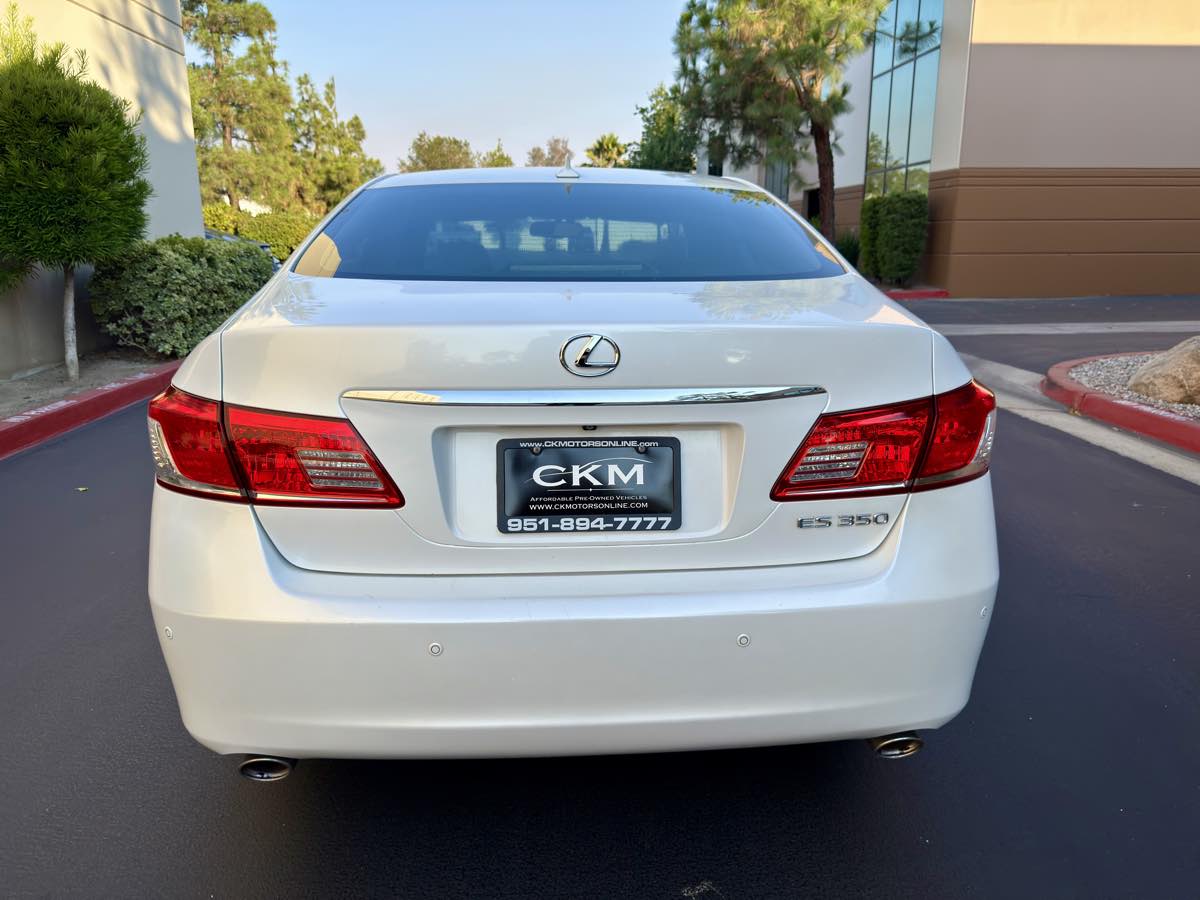 2011 Lexus ES 350 photo 12