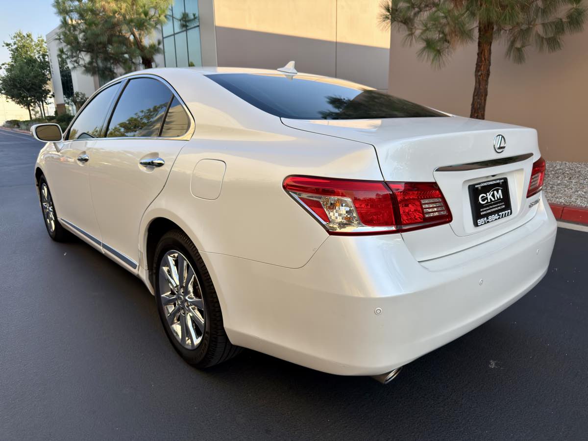 2011 Lexus ES 350 photo 13