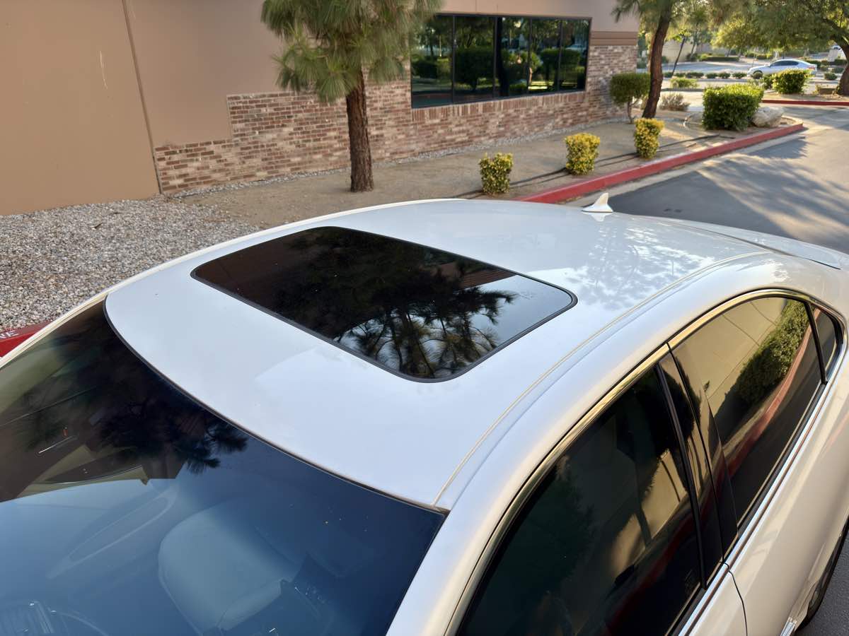2011 Lexus ES 350 photo 15