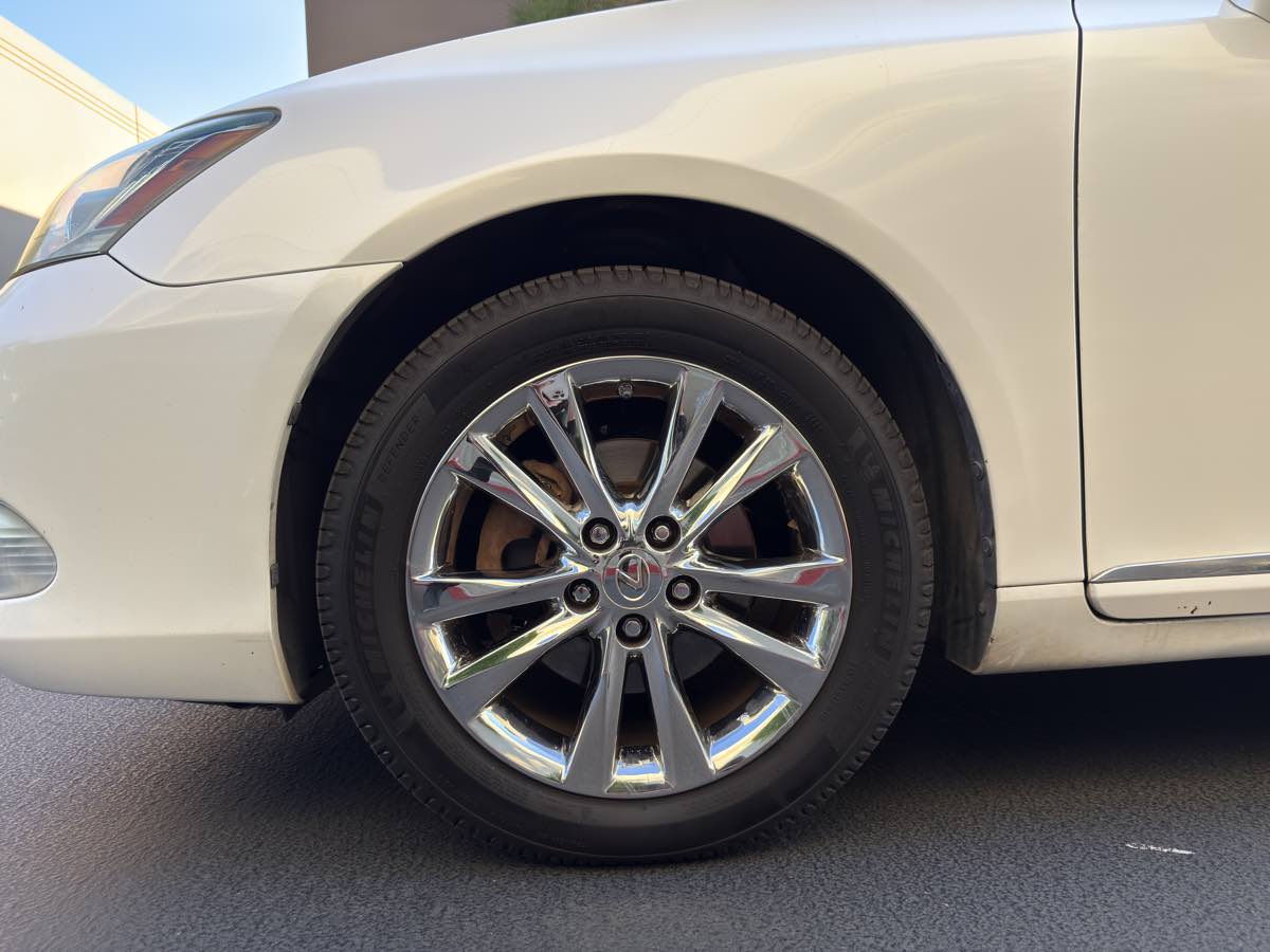 2011 Lexus ES 350 photo 16