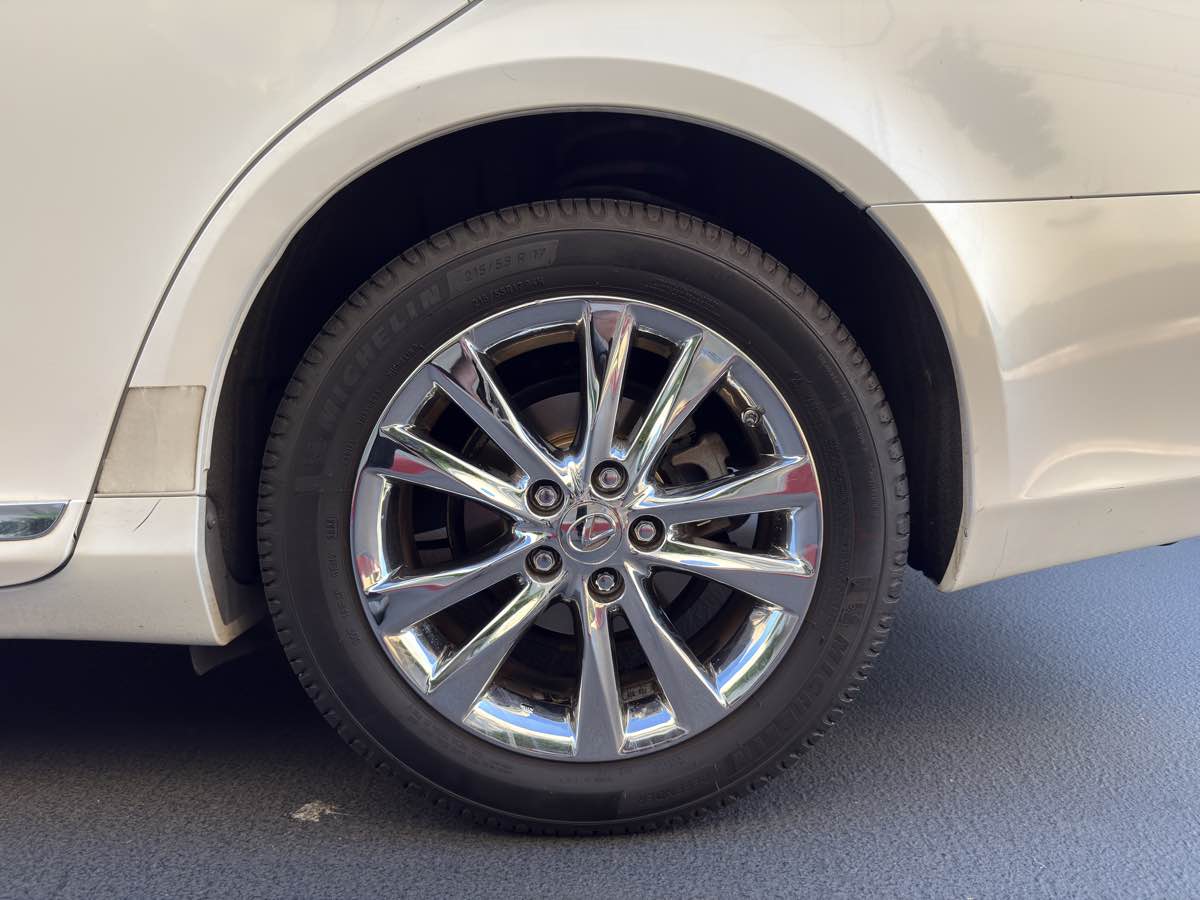 2011 Lexus ES 350 photo 17