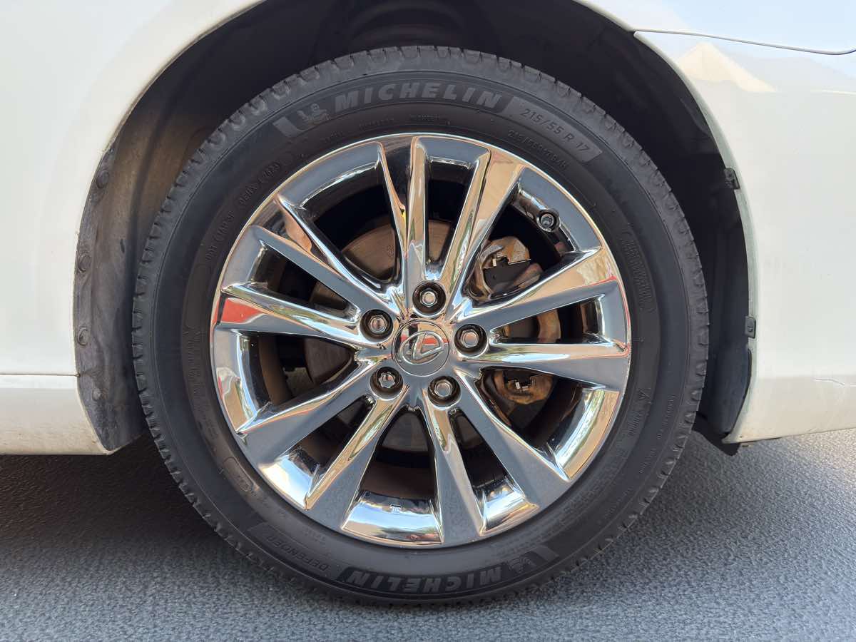 2011 Lexus ES 350 photo 19