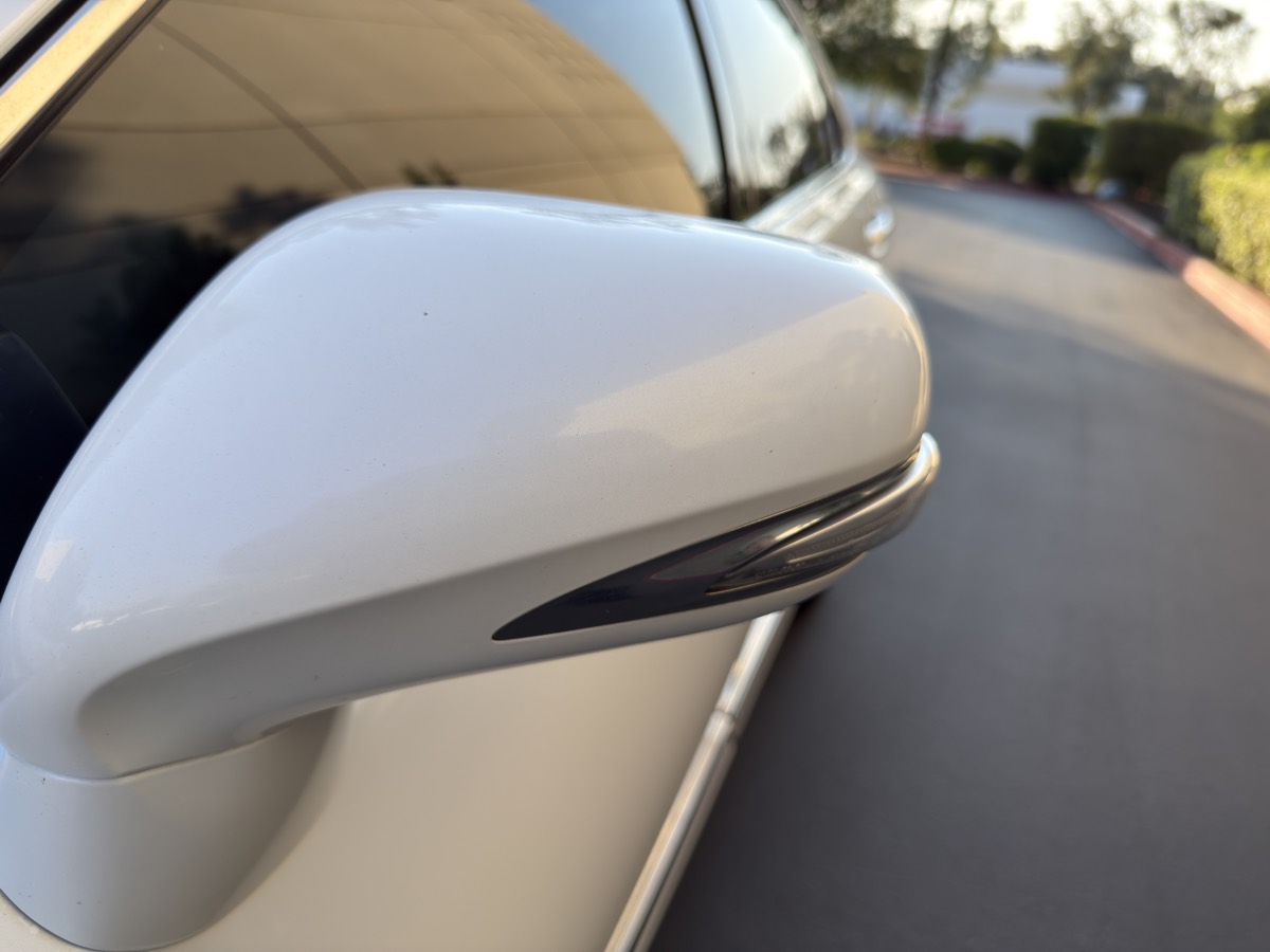 2011 Lexus ES 350 photo 22