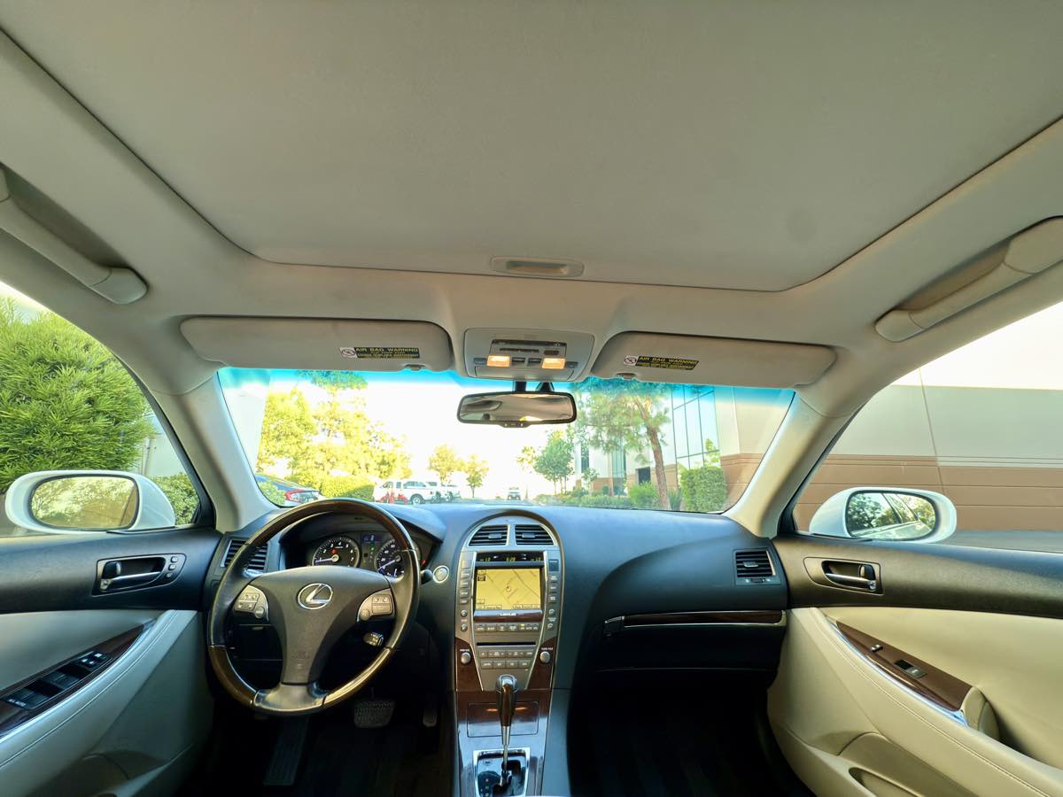 2011 Lexus ES 350 photo 26