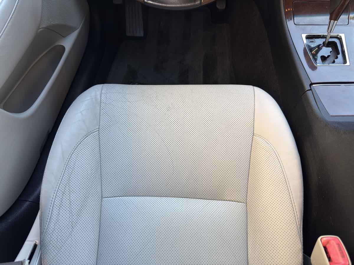2011 Lexus ES 350 photo 28