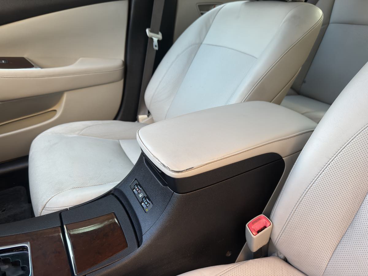 2011 Lexus ES 350 photo 41