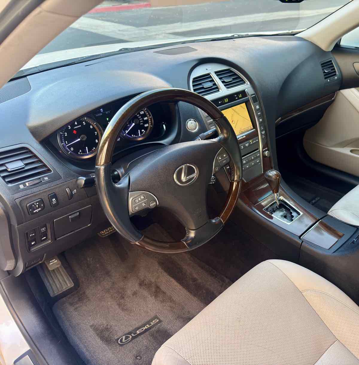2011 Lexus ES 350 photo 42