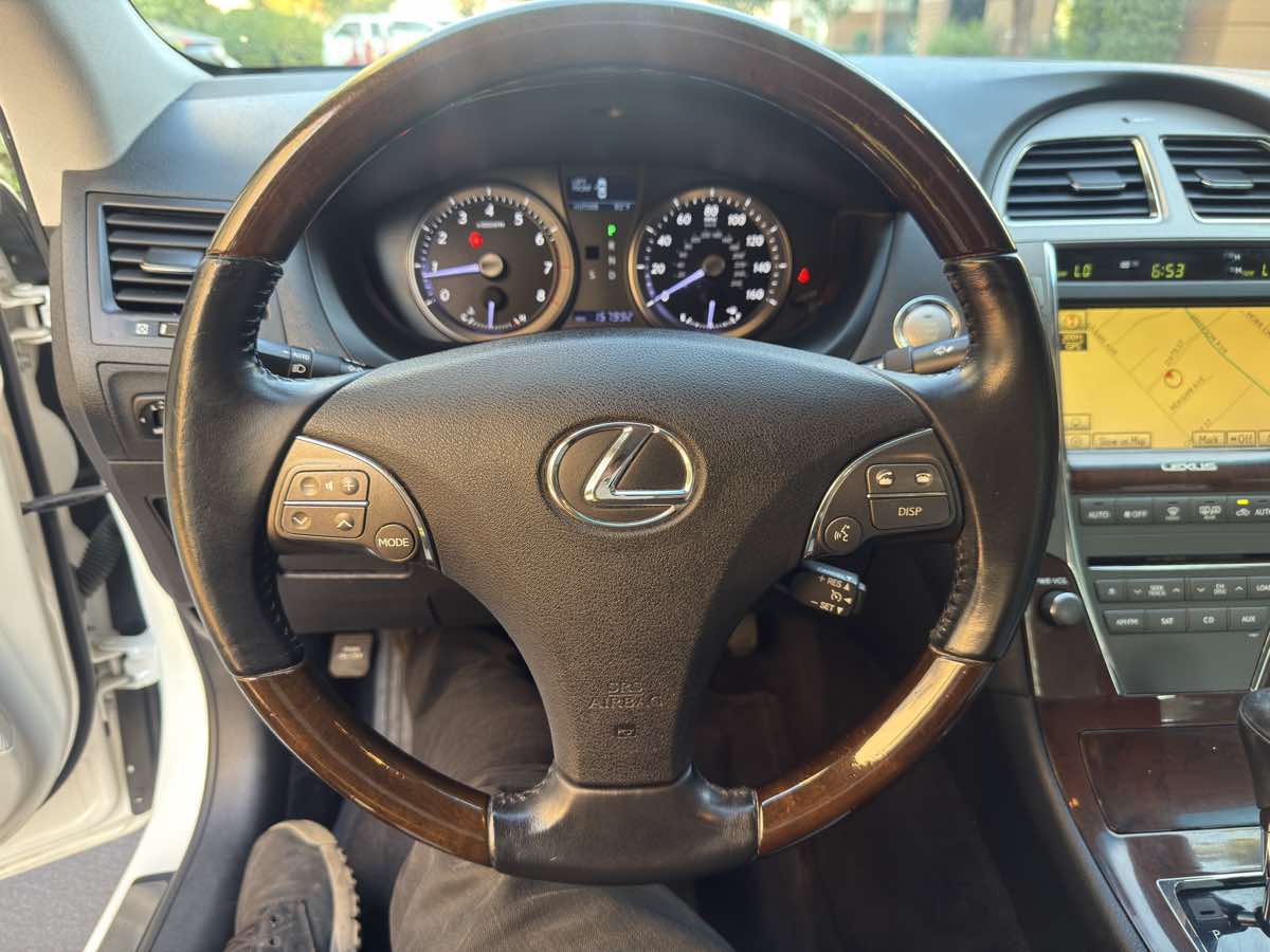 2011 Lexus ES 350 photo 43