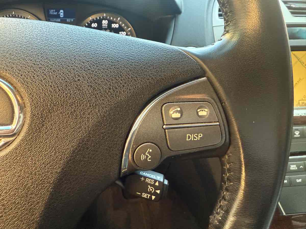 2011 Lexus ES 350 photo 45