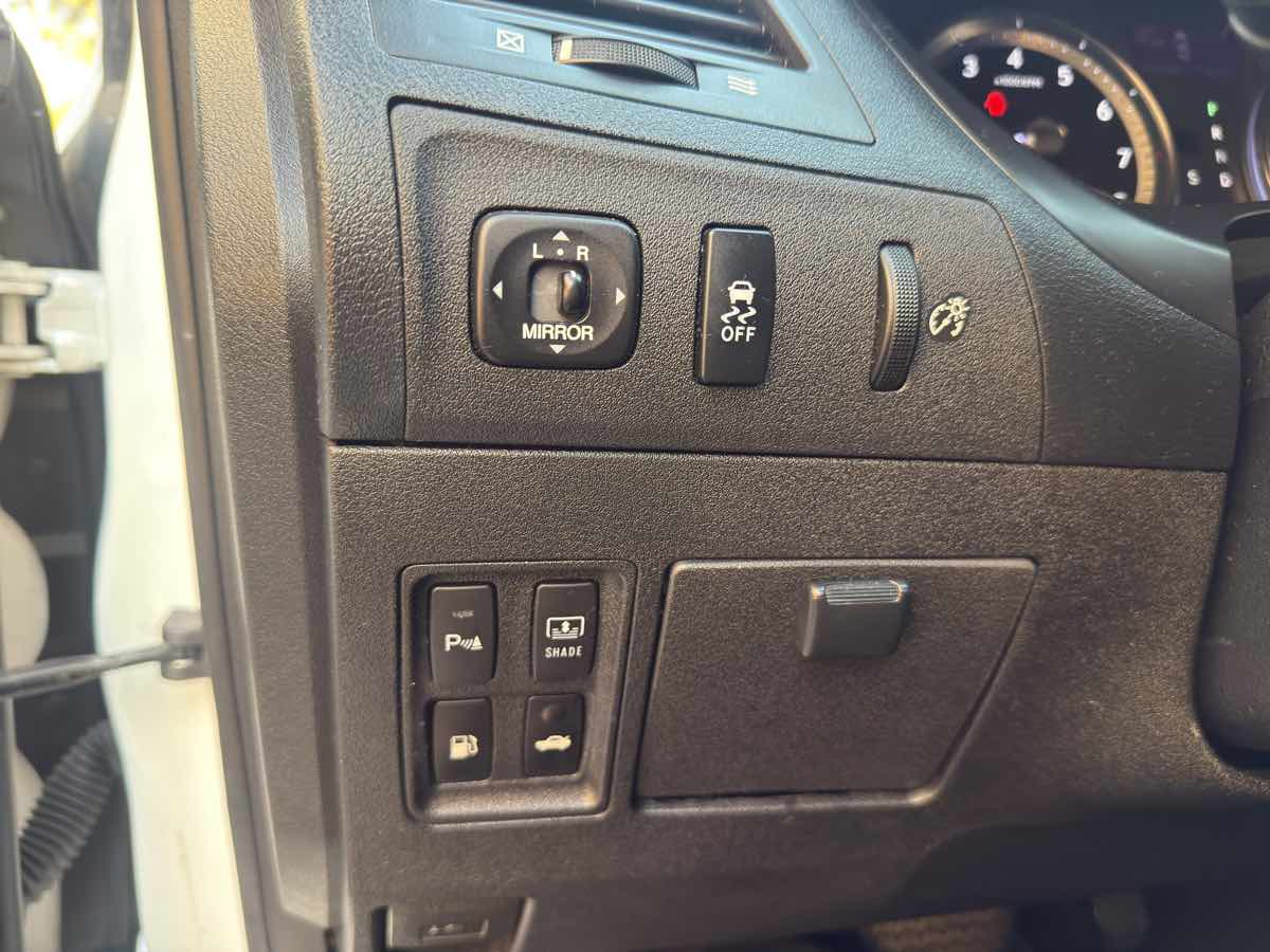 2011 Lexus ES 350 photo 46