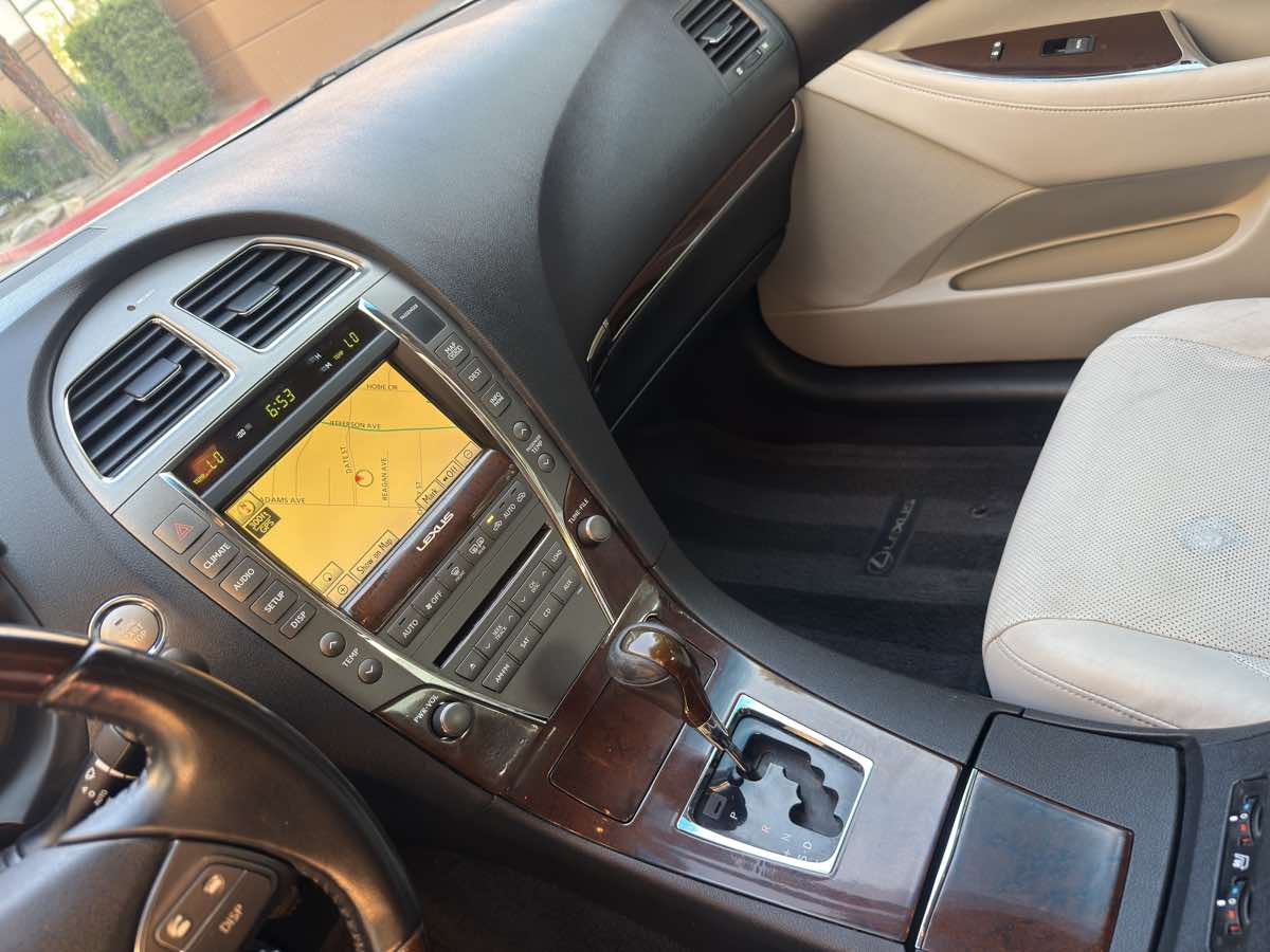 2011 Lexus ES 350 photo 49