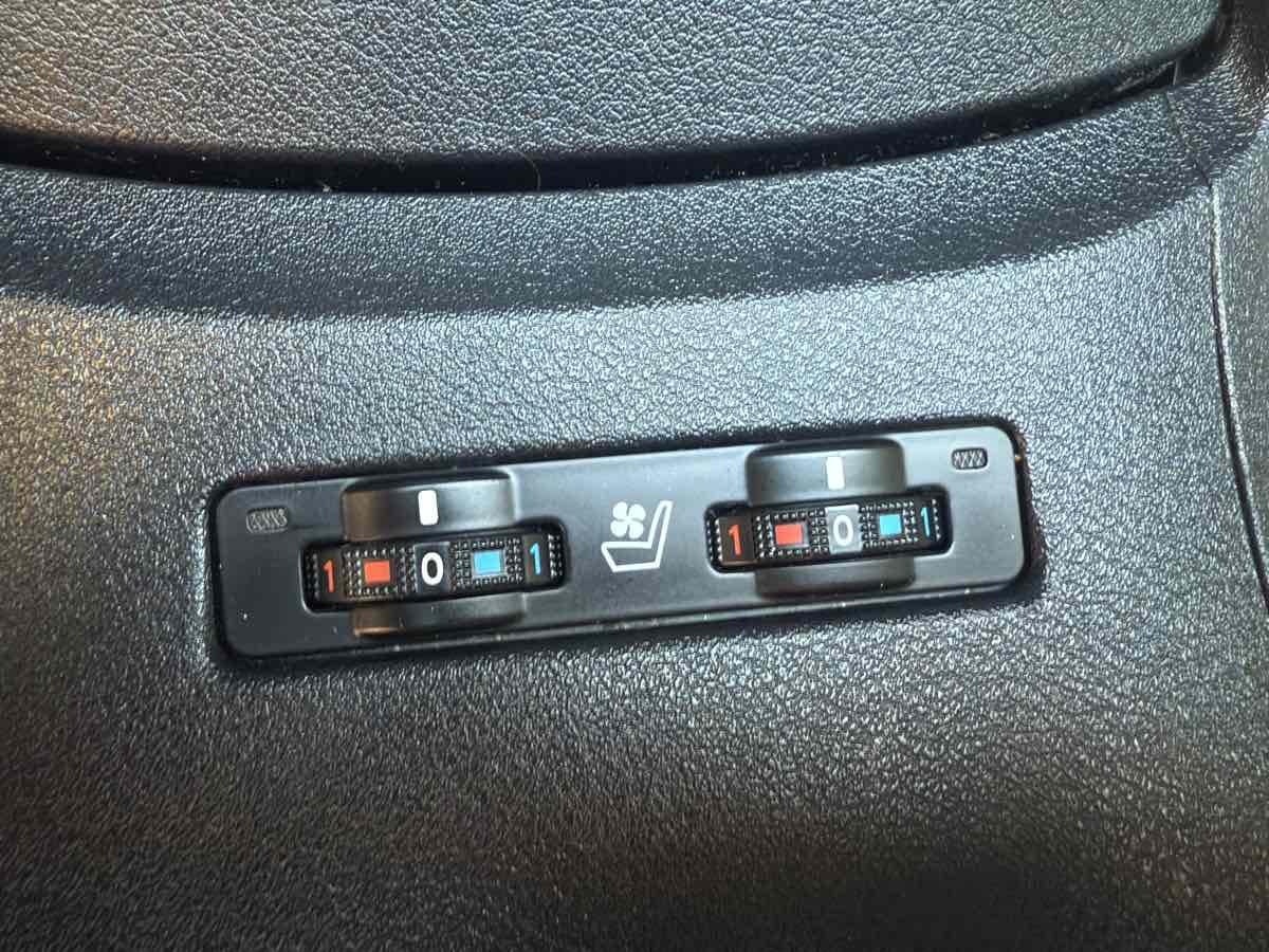 2011 Lexus ES 350 photo 52