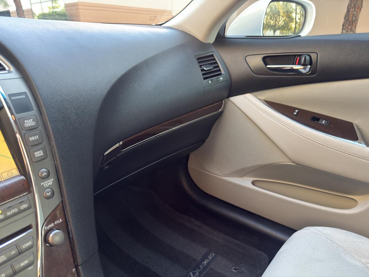 2011 Lexus ES 350 photo 53