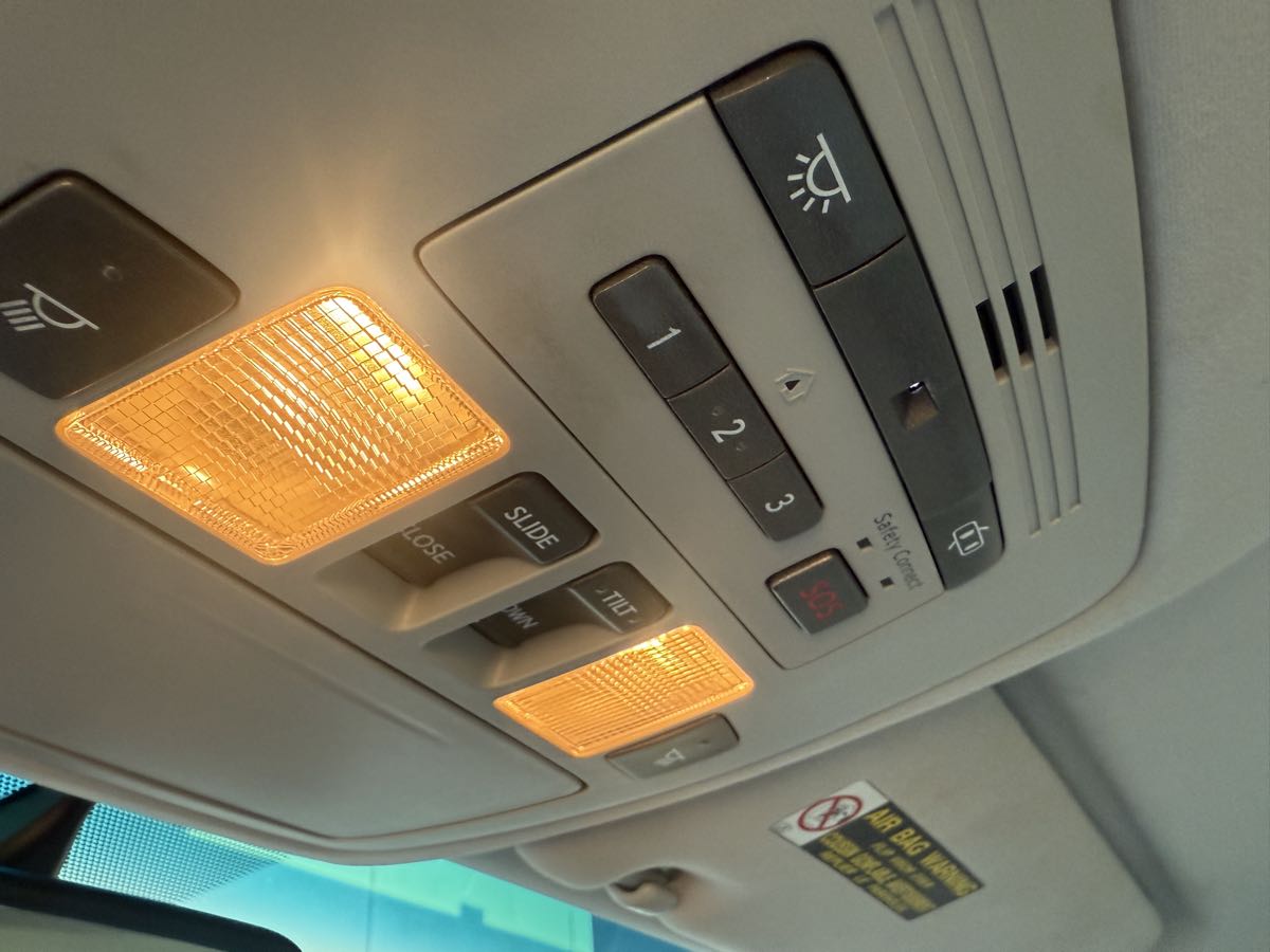 2011 Lexus ES 350 photo 54