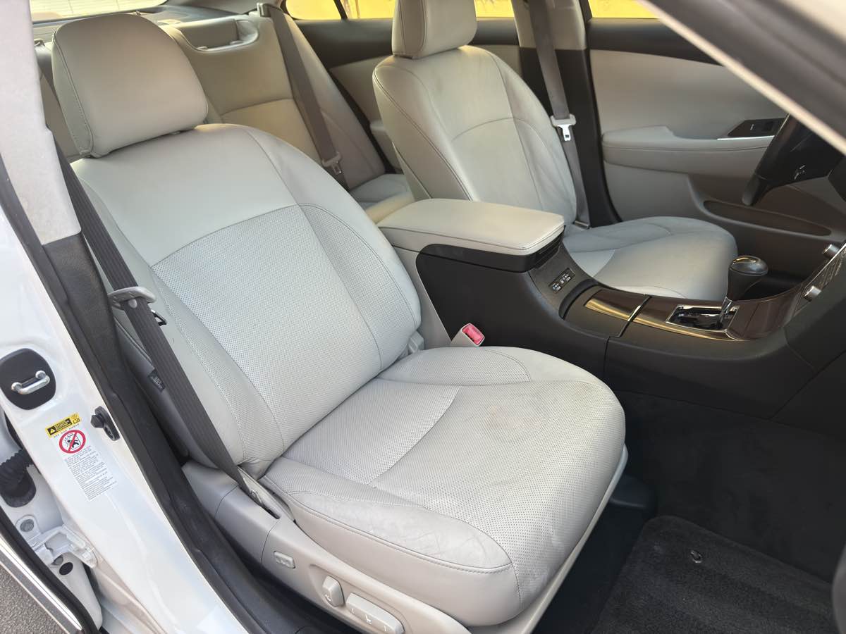 2011 Lexus ES 350 photo 59