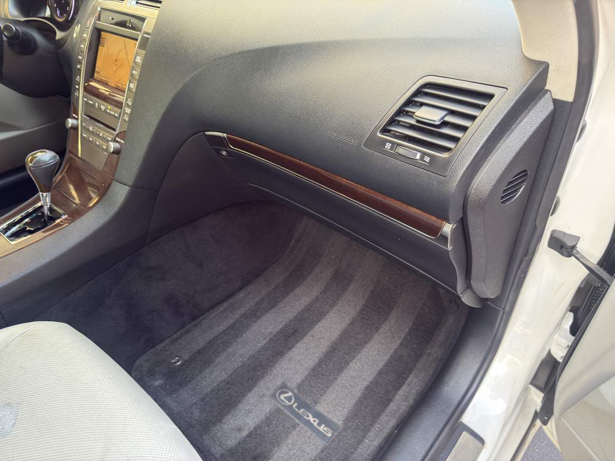 2011 Lexus ES 350 photo 61