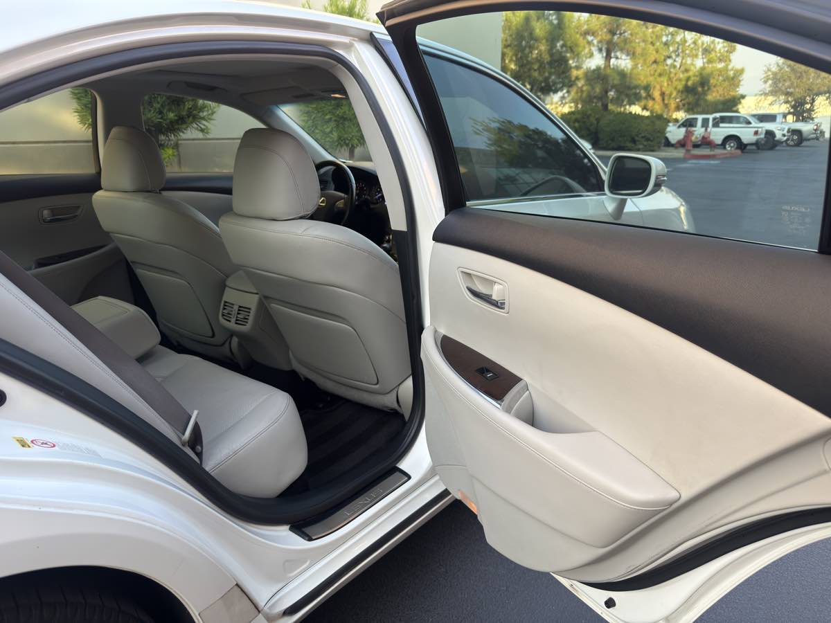 2011 Lexus ES 350 photo 63