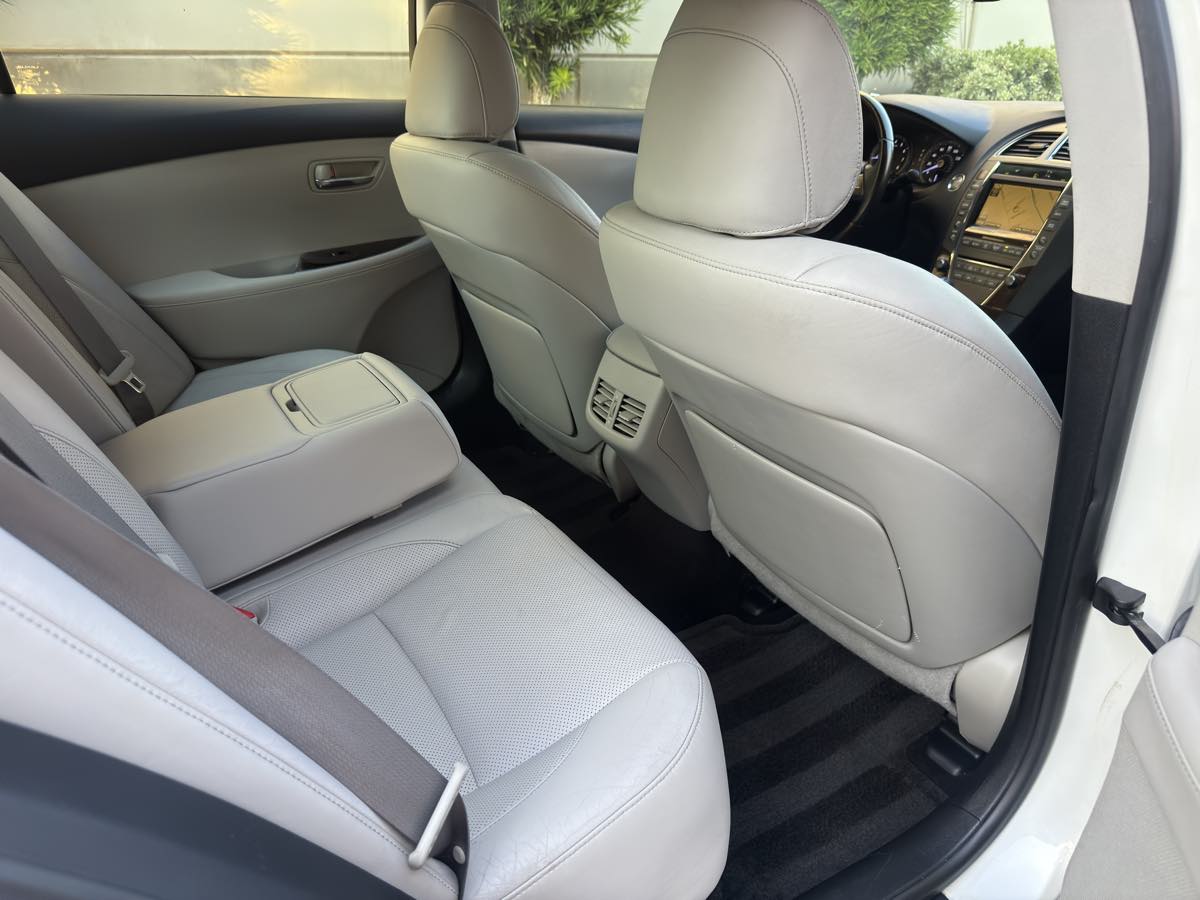 2011 Lexus ES 350 photo 64