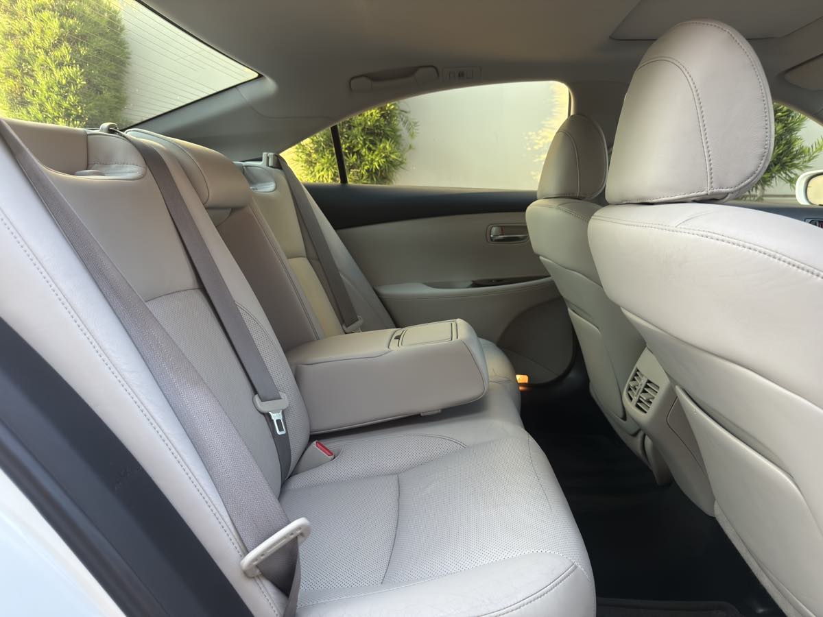 2011 Lexus ES 350 photo 65