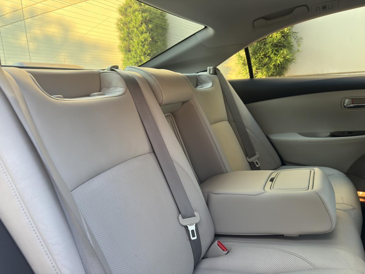 2011 Lexus ES 350 photo 66