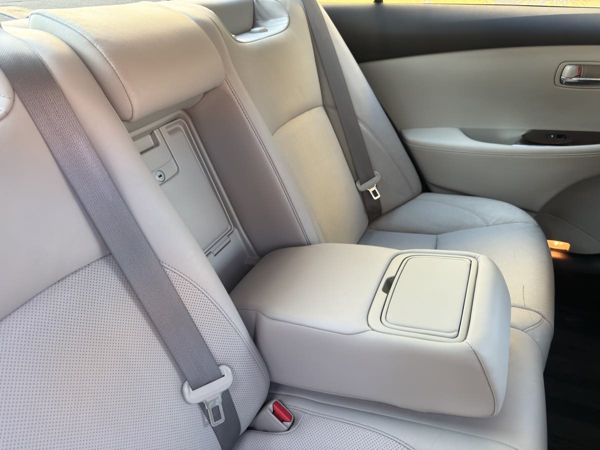 2011 Lexus ES 350 photo 68