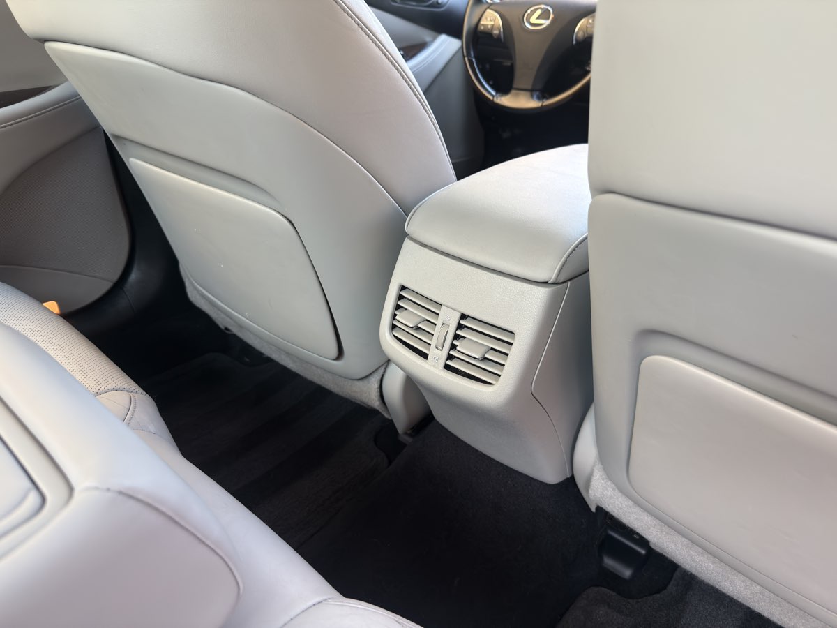 2011 Lexus ES 350 photo 69