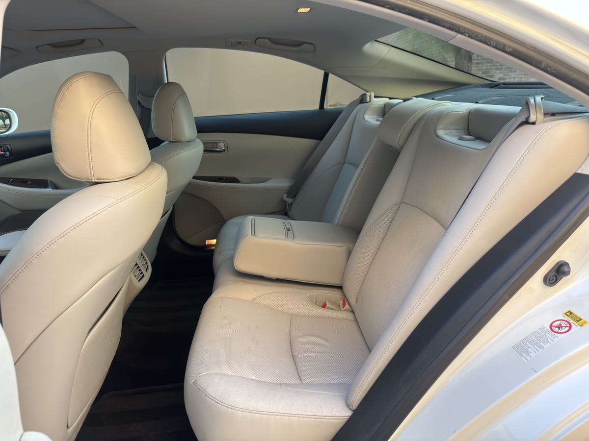2011 Lexus ES 350 photo 70