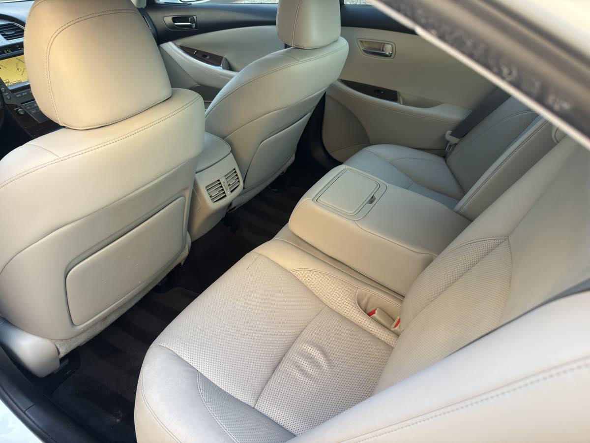 2011 Lexus ES 350 photo 71
