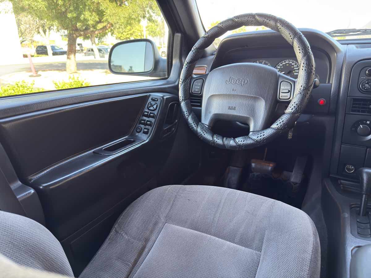 1999 Jeep Grand Cherokee Laredo photo 28