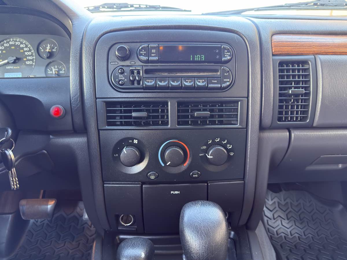1999 Jeep Grand Cherokee Laredo photo 36