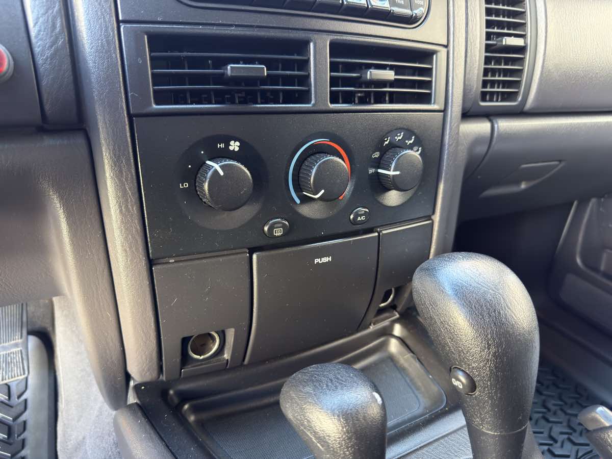 1999 Jeep Grand Cherokee Laredo photo 51