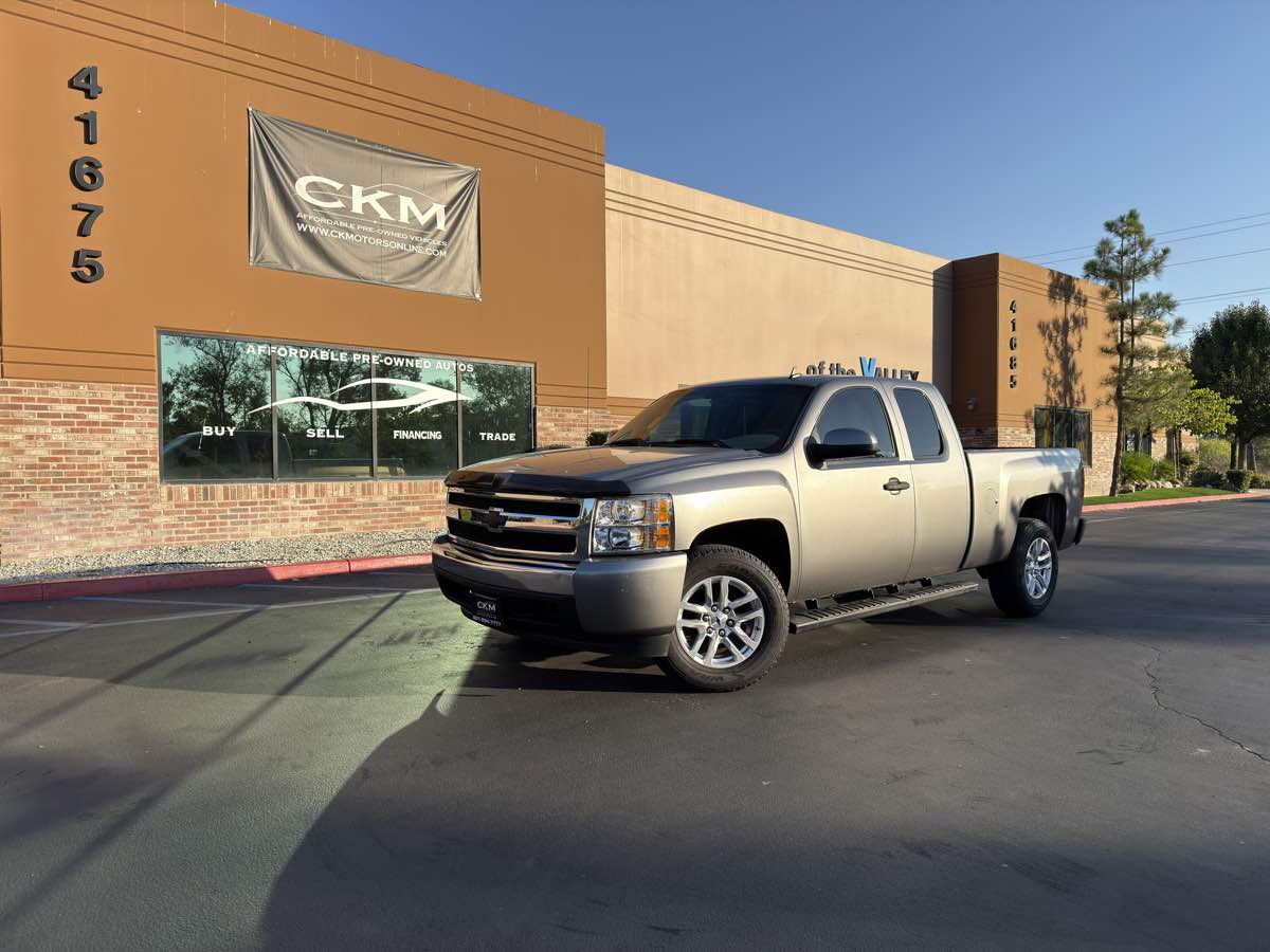 2008 Chevrolet Silverado 1500 Work Truck photo 2
